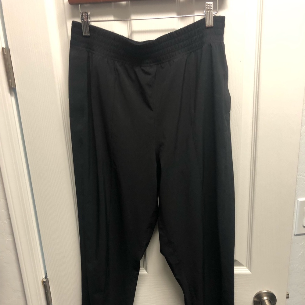 Lululemon size 10 jogger type pants